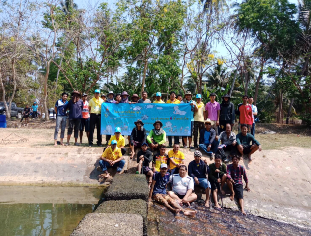 กปภ.สาขากุยบุรีและคณะทำงานโครงการจัดการน้ำสะอาด WSP ภาคีประจวบคีรีขันธ์ ร่วมกับอำเภอกุยบุรี , เทศบาลกุยบุรีและกลุ่มจิตอาสา ปรับปรุงฝายชะลอน้ำ ณ คลองกุยบุรี