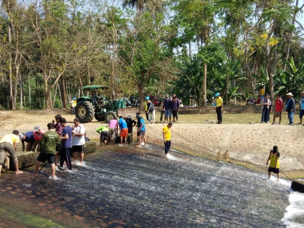 กปภ.สาขากุยบุรีและคณะทำงานโครงการจัดการน้ำสะอาด WSP ภาคีประจวบคีรีขันธ์ ร่วมกับอำเภอกุยบุรี , เทศบาลกุยบุรีและกลุ่มจิตอาสา ปรับปรุงฝายชะลอน้ำ ณ คลองกุยบุรี